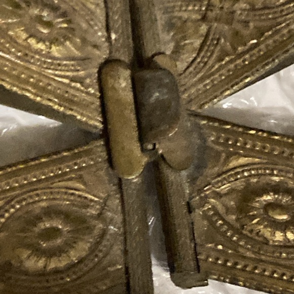 Antique ladies belt buckle . Very ornate design and old style for that vintage - Picture 5 of 10